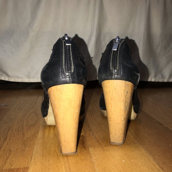 Banana Republic Woven Heels - Picture 3 of 4